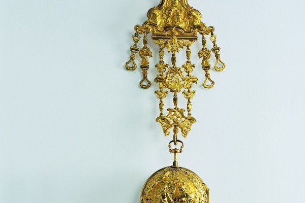 Taschenuhr mit Chtelaine  Gold Uhrwerk von Michael Roth London, um 1740 Copyright: Schmuckmuseum Pforzheim Foto Gnther Meyer
