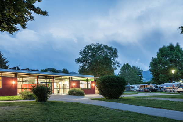 '1 von 3 Sanitärgebäuden' '1 von 3 Sanitärgebäuden'