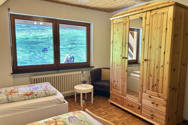 Lavendel Schlafzimmer mit bis zu 3 Betten Lavendel Schlafzimmer mit bis zu 3 Betten