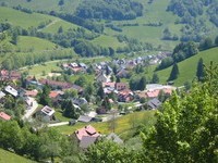 Ortsbild Wieden im Frühling (Bildnachweis: Tourismus GmbH zwischen Feldberg und Belchen) Ortsbild Wieden im Frühling (Bildnachweis: Tourismus GmbH zwischen Feldberg und Belchen)
