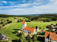 Blick auf die Kirche im Ortsteil Saig in Lenzkirch (Bildnachweis:  Hochschwarzwald Tourismus GmbH)