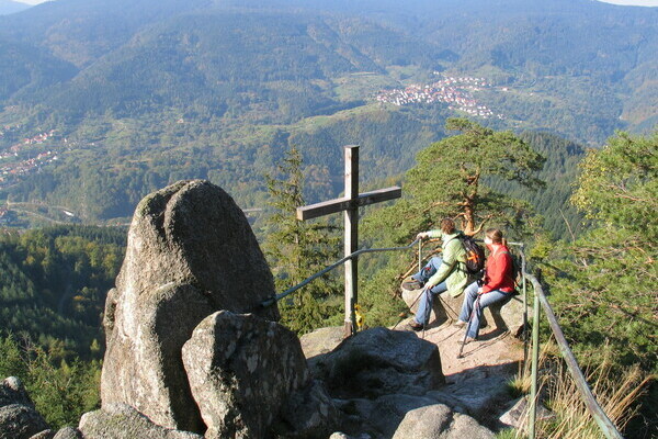 Blick vom Latschigfelsen ins Murgtal Copyright: (©Zweckverband Im Tal der Murg) Blick vom Latschigfelsen ins Murgtal Copyright: (©Zweckverband Im Tal der Murg)