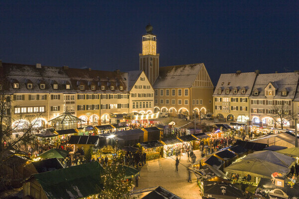Weihnachtsmarkt auf dem Marktplatz in Freudenstadt Bildnachweis: ©Freudenstadt Tourismus/Heike Butschkus
