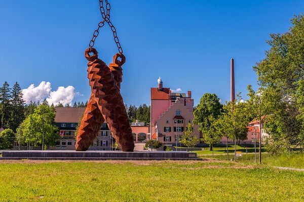 Tannenzapfen-Kunstwerk Brauerei Rothaus Copyright: (Mit freundlicher Genehmigung der Badischen Staatsbrauerei Rothaus AG) Tannenzapfen-Kunstwerk Brauerei Rothaus Copyright: (Mit freundlicher Genehmigung der Badischen Staatsbrauerei Rothaus AG)
